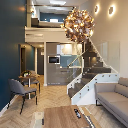 Roomzzz Apart Otel York