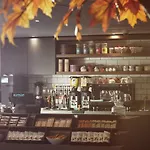 Apartmanhotel Roomzzz 4*