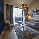 Roomzzz Apartmanhotel