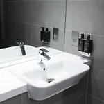 Roomzzz Apartmanhotel York
