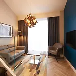 Roomzzz Apartmanhotel York