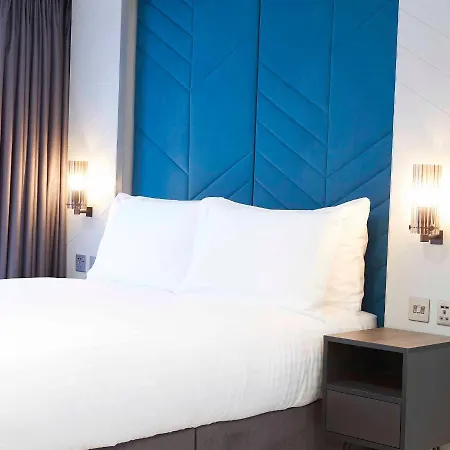 Roomzzz Aparthotel