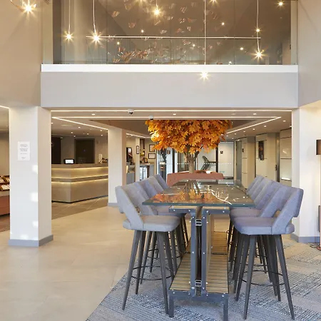 Roomzzz 4* ヨーク