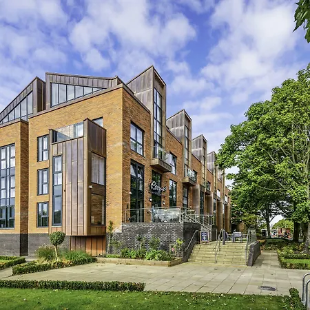 Apartahotel Roomzzz 4*