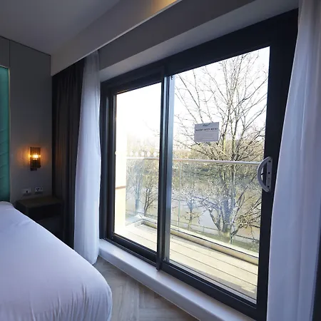Roomzzz Apart Otel 4*
