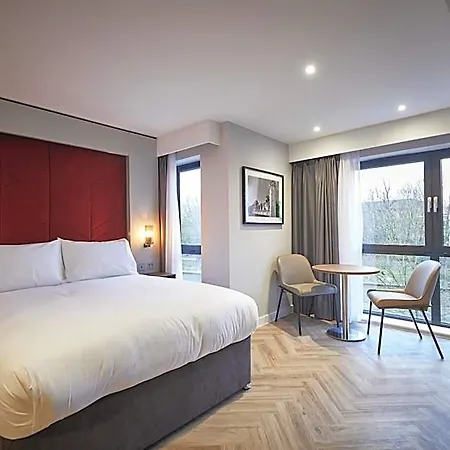Roomzzz Apart-hotel