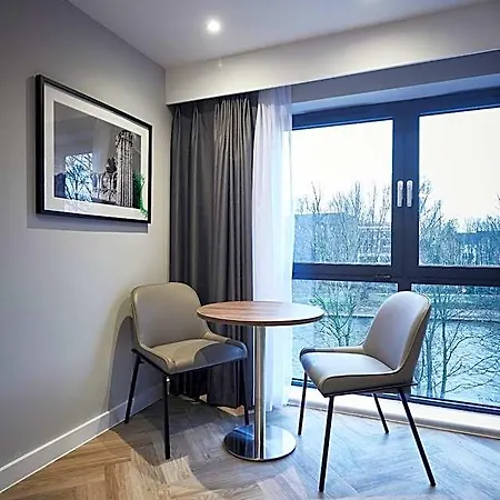 Lejlighedshotel Roomzzz 4*