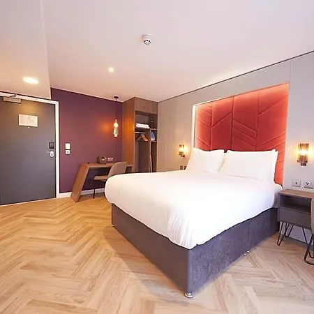 Roomzzz Apart-hotel