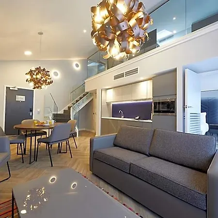 Apart-hotel Roomzzz York