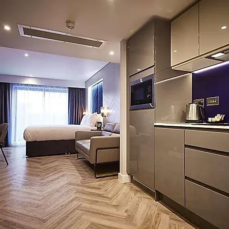 Apart-hotel Roomzzz 4*