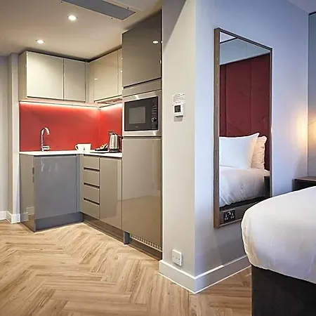 Apart-hotel Roomzzz 4*