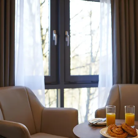 Aparthotel Roomzzz 4*