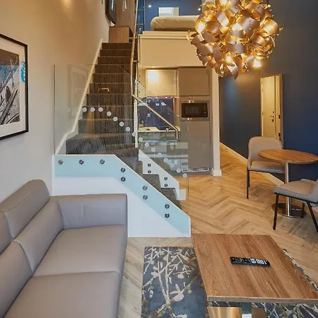 Roomzzz Apartahotel York