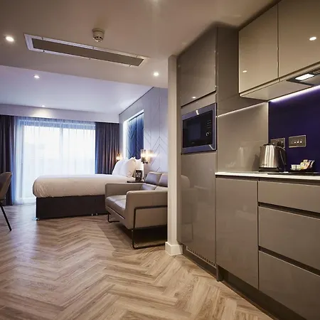 Roomzzz Apartmanhotel