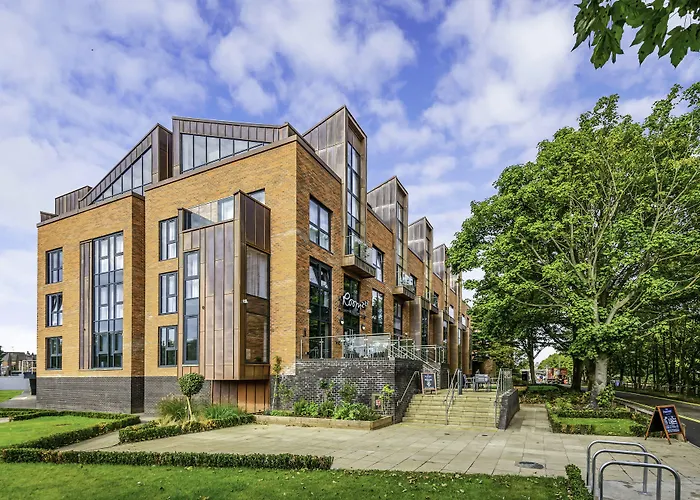 Aparthotel Roomzzz 4*