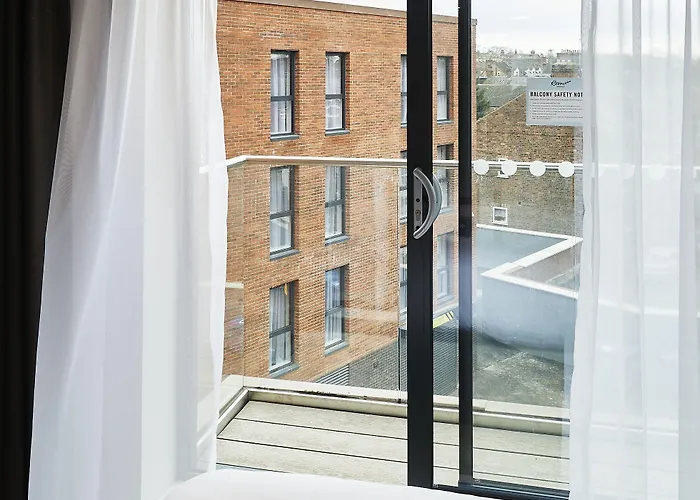 Roomzzz Aparthotel York