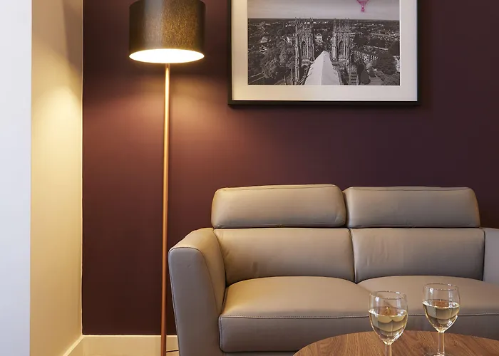 Aparthotel Roomzzz 4*