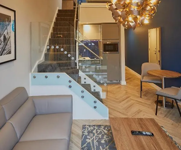 Roomzzz Aparthotel York