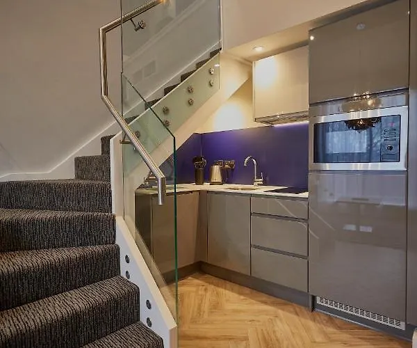 Aparthotel Roomzzz 4*