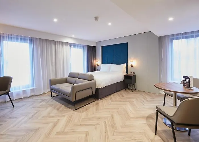 Aparthotel Roomzzz 4*