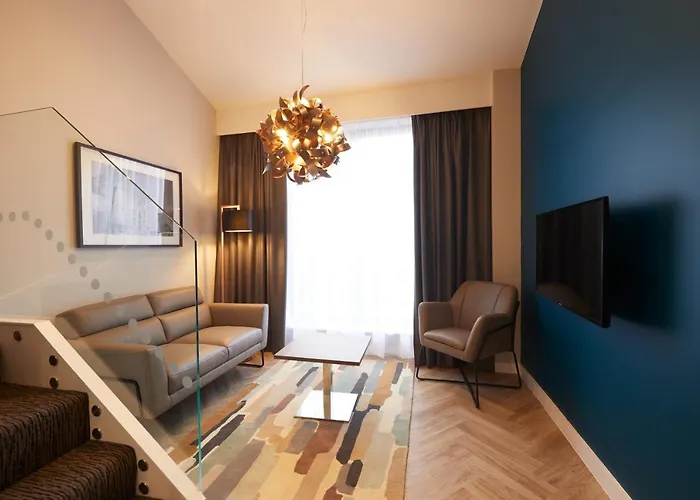 Roomzzz Aparthotel York