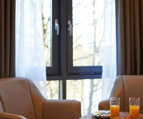 Aparthotel Roomzzz 4*