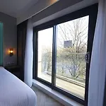 Roomzzz Aparthotel 4*