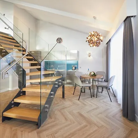 Roomzzz Ξενοδοχείο με διαμερίσματα 4*